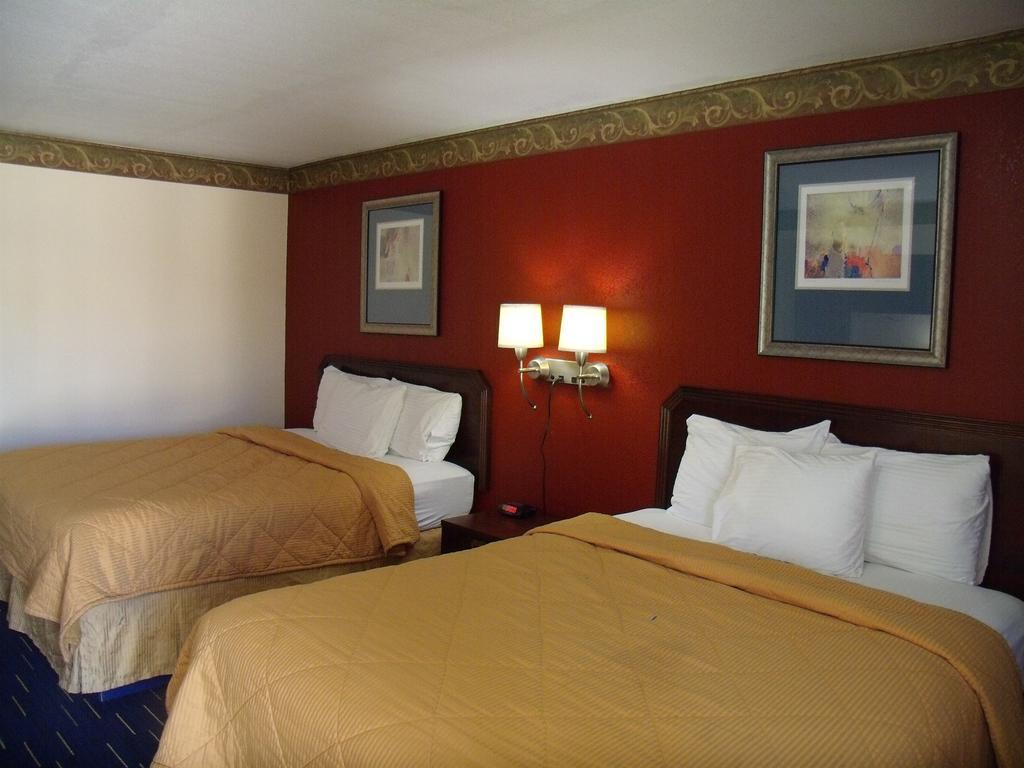 Country Inn Sterling Екстериор снимка