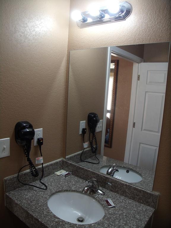 Country Inn Sterling Екстериор снимка