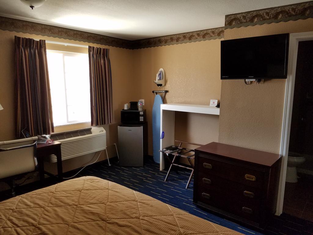 Country Inn Sterling Екстериор снимка