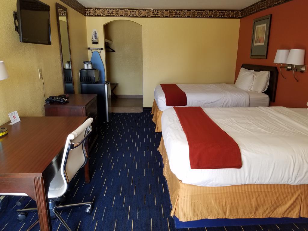 Country Inn Sterling Екстериор снимка