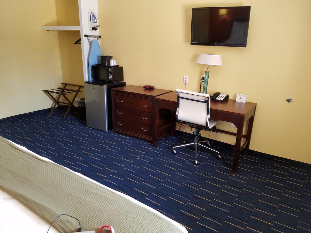 Country Inn Sterling Екстериор снимка