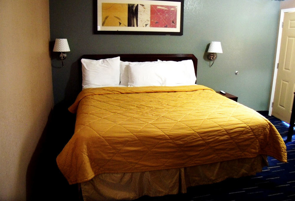 Country Inn Sterling Екстериор снимка
