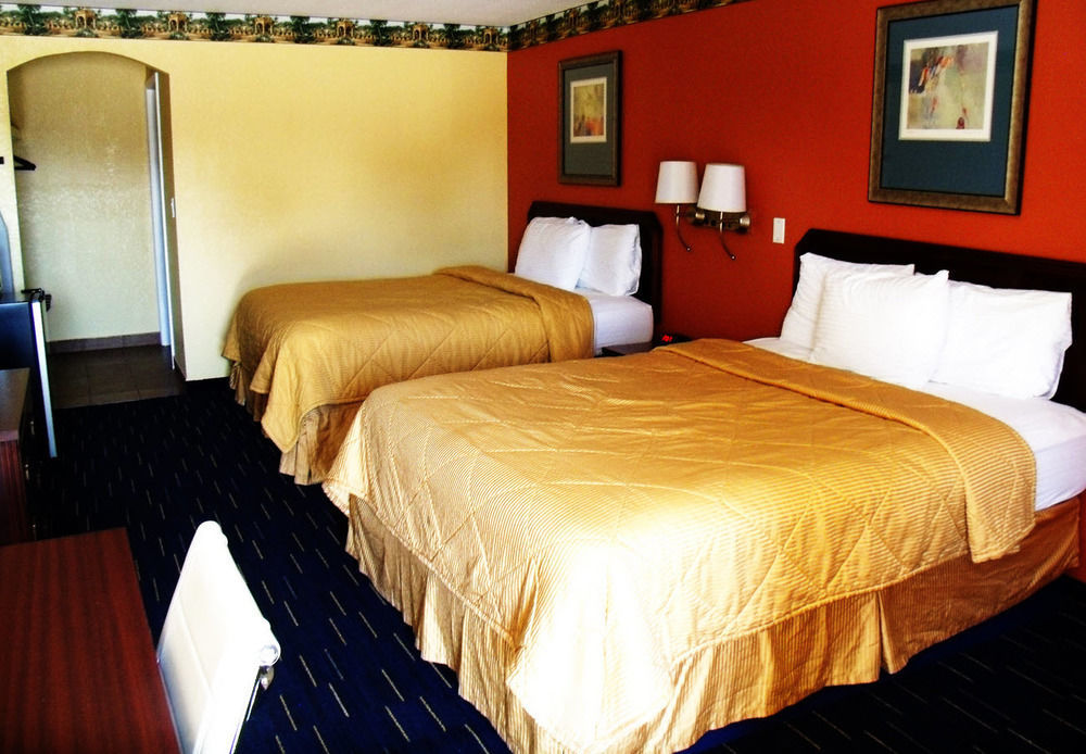 Country Inn Sterling Екстериор снимка